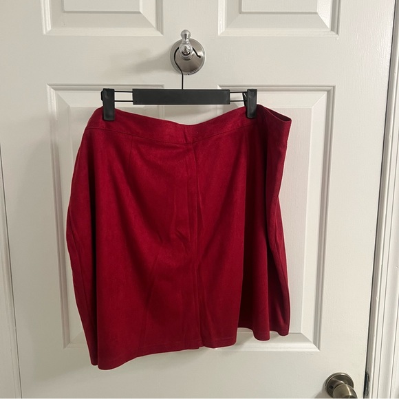 Burgundy- Gold snap skirt - Picture 5 of 5